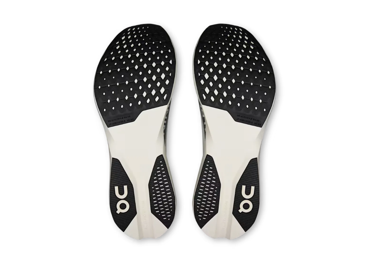On Cloudboom Strike LightSpray "White / Black"