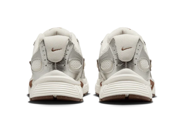 Nike V5 RNR "Sail/Fauna Brown/Phantom/Light Orewood Brown"