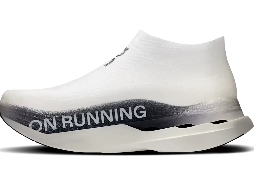 On Cloudboom Strike LightSpray "White / Black"