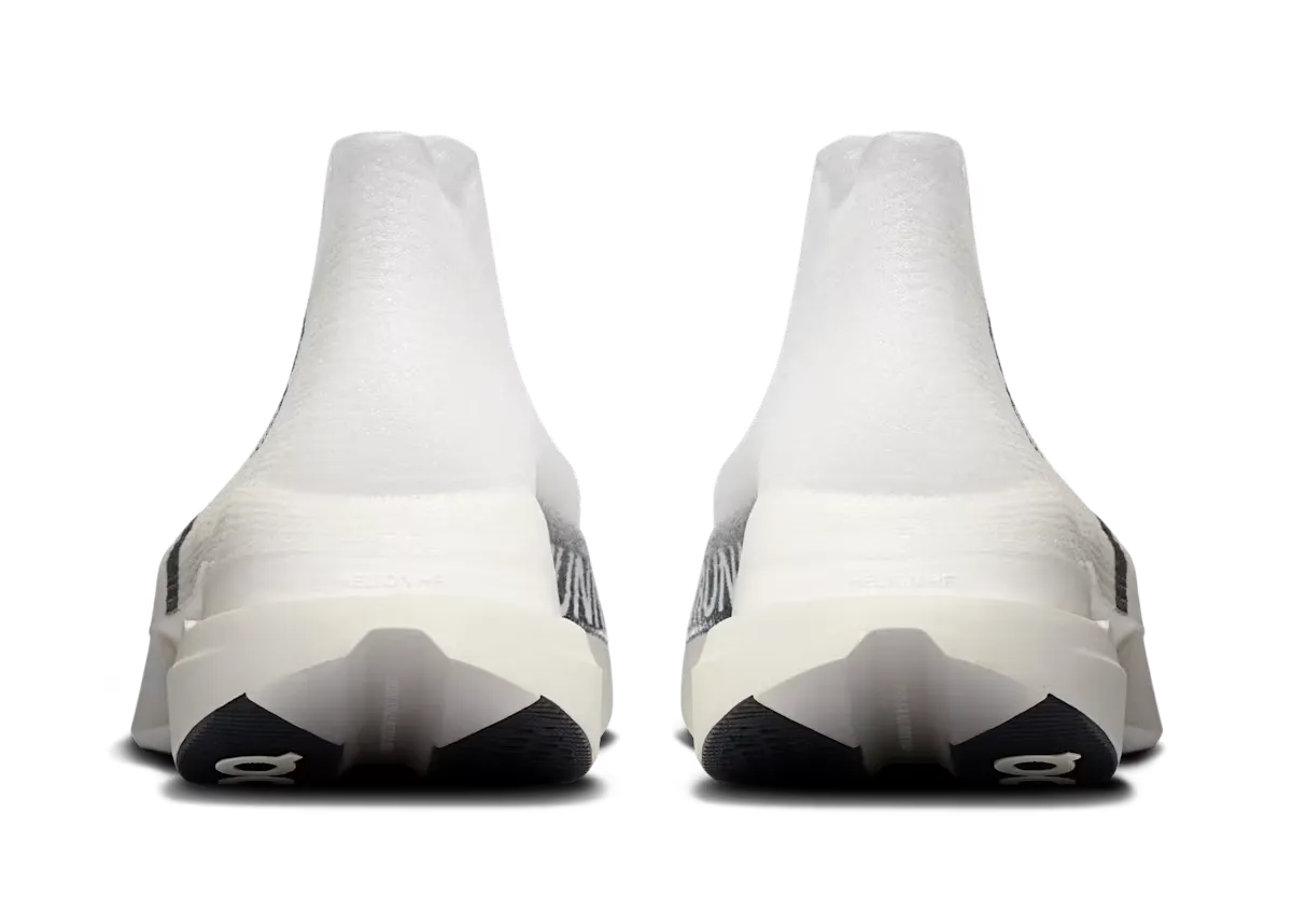 On Cloudboom Strike LightSpray "White / Black"