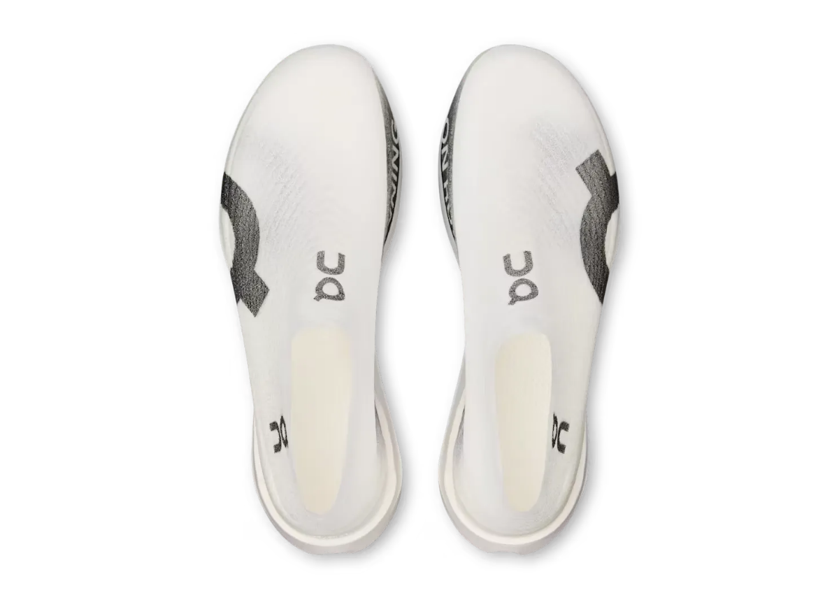 On Cloudboom Strike LightSpray "White / Black"