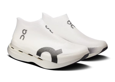 On Cloudboom Strike LightSpray "White / Black"