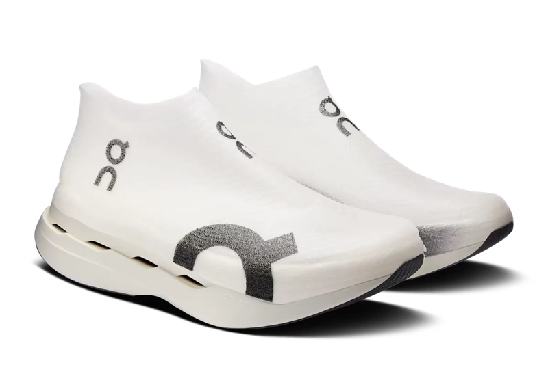 On Cloudboom Strike LightSpray "White / Black"