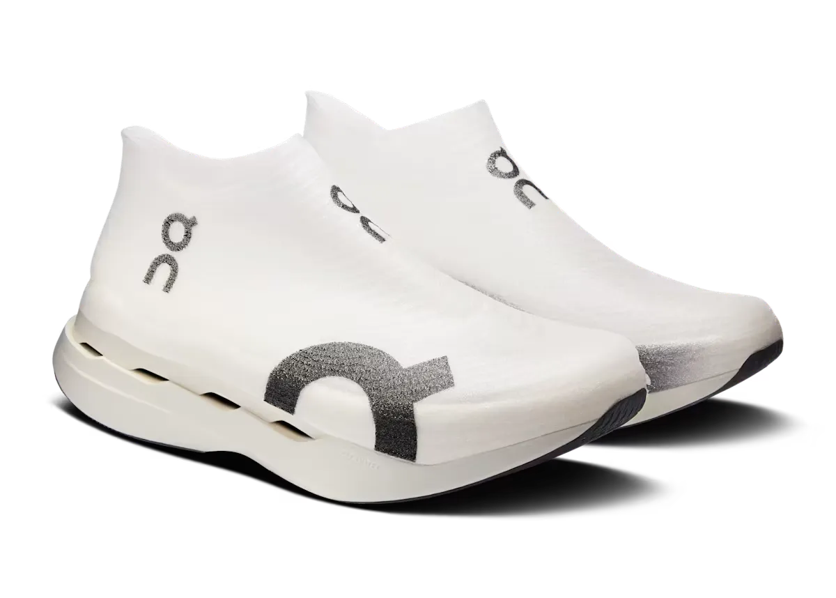 On Cloudboom Strike LightSpray "White / Black"