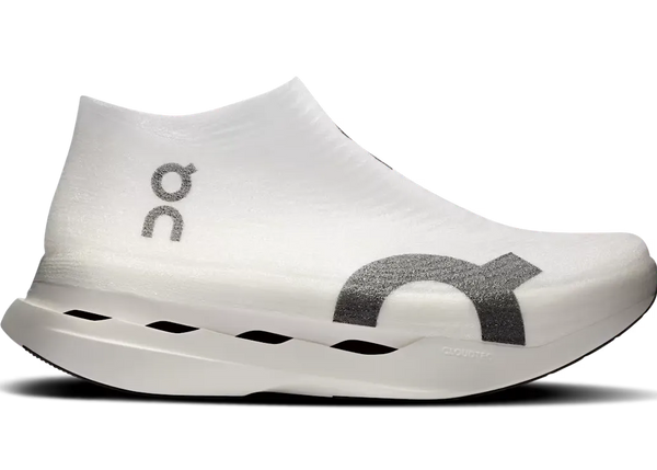 On Cloudboom Strike LightSpray "White / Black"