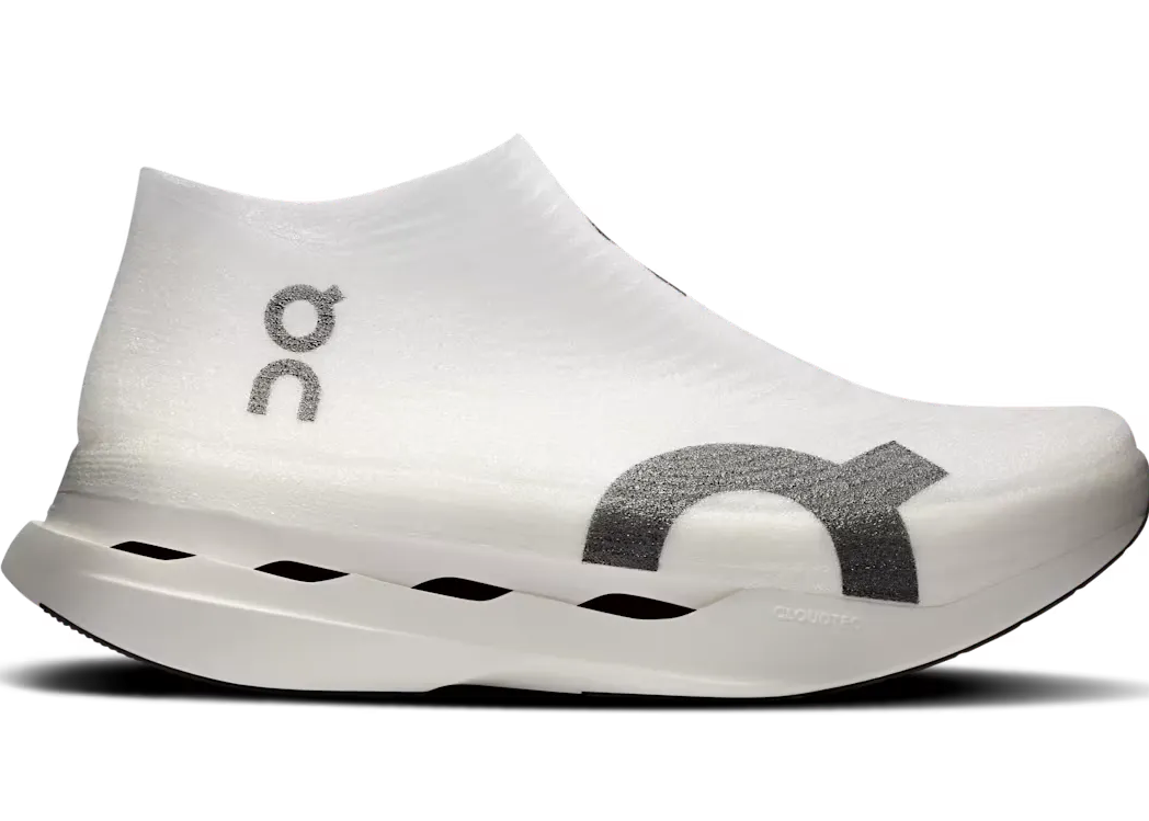 On Cloudboom Strike LightSpray "White / Black"