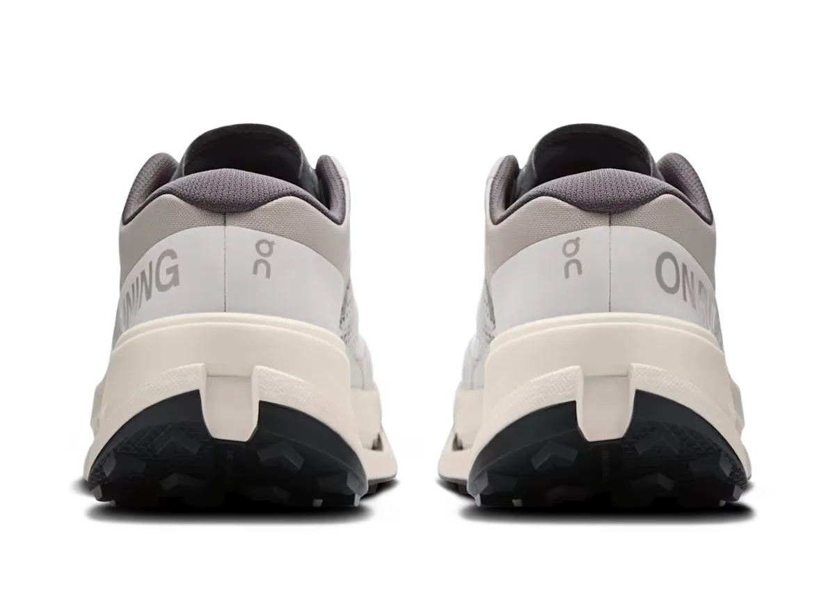 On Cloudultra 3 "Rock / White"