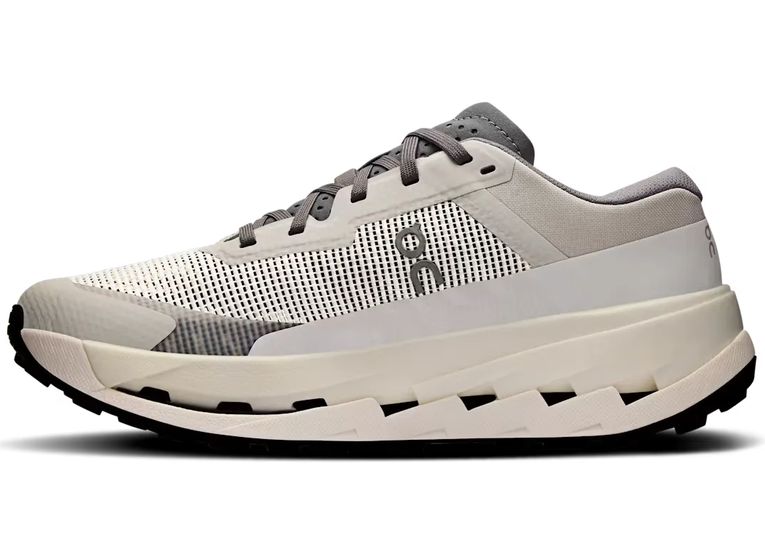 On Cloudultra 3 "Rock / White"