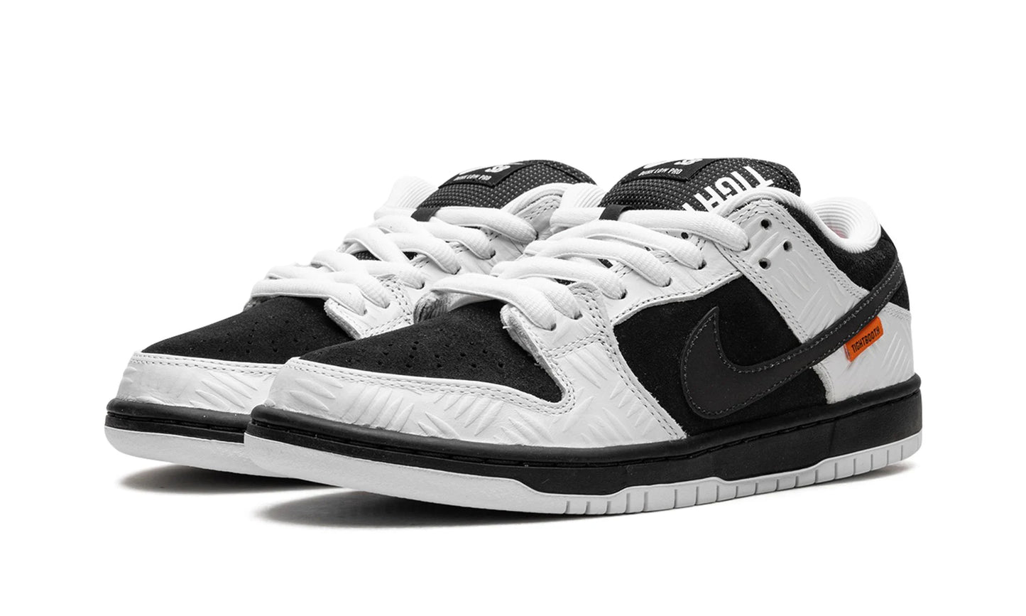 SB DUNK LOW "TIGHTBOOTH"