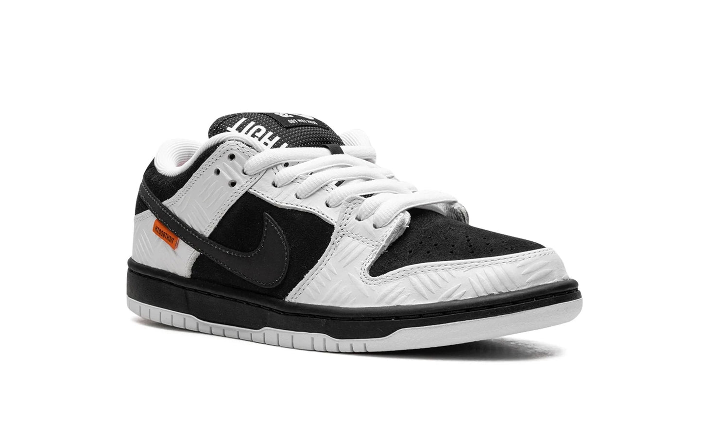 SB DUNK LOW "TIGHTBOOTH"